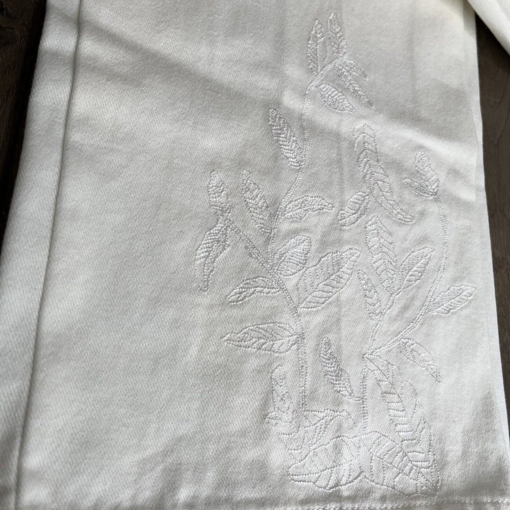 Anne Klein Jeans Womens 14 White 5 Pocket Jeans Embroidery detail at Hem - Picture 4 of 14